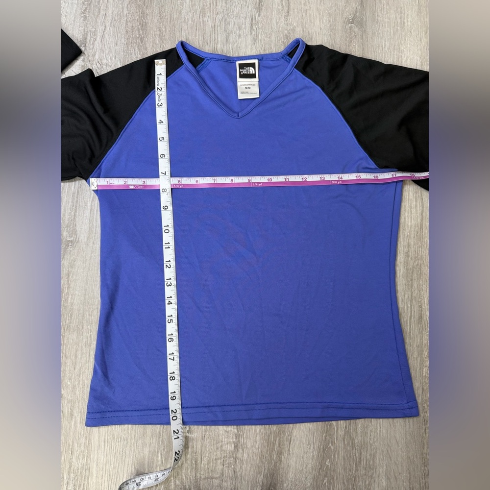The North Face made in the USA Long Sleeve V-Neck Women’s Size Medium - Picture 5 of 6